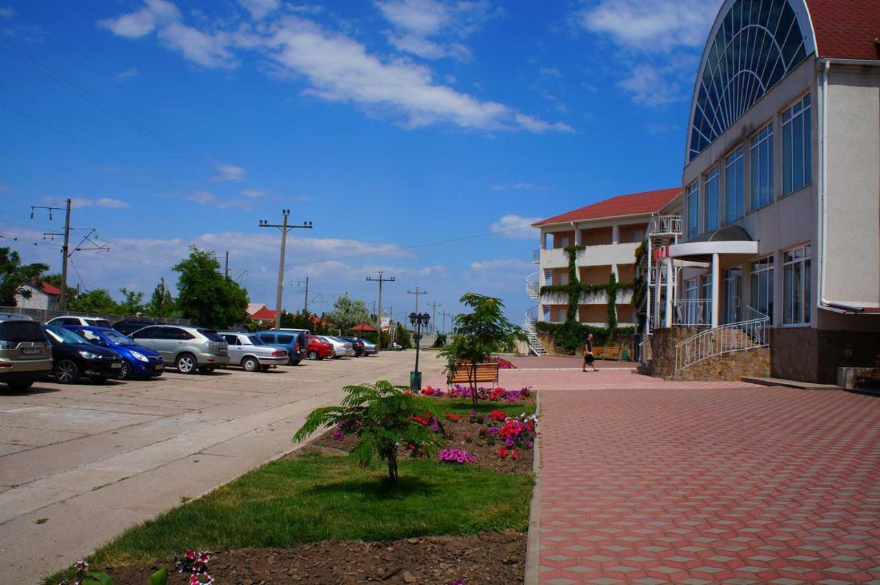 Радуга Курортная Гостиница Zatoka Bagian luar foto