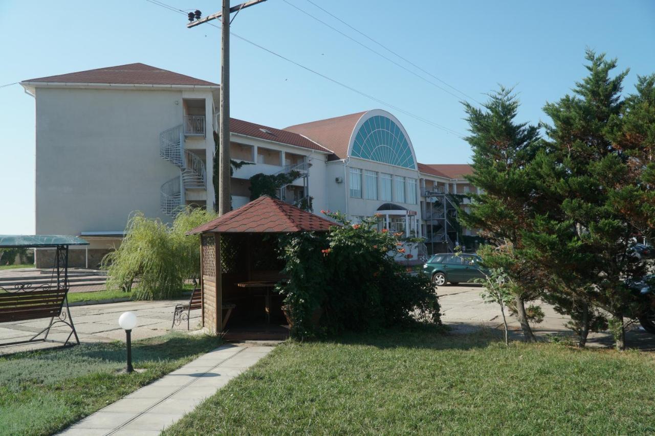 Радуга Курортная Гостиница Zatoka Bagian luar foto